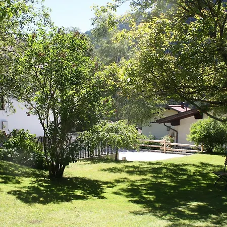 Appartamento Ruhige In Mit Garten By Interhome